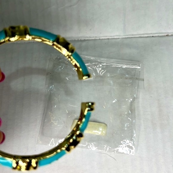 Fornash Enamel Queen Aqua/white Bracelet signed Hinged Magnetic Clamp - Picture 4 of 4